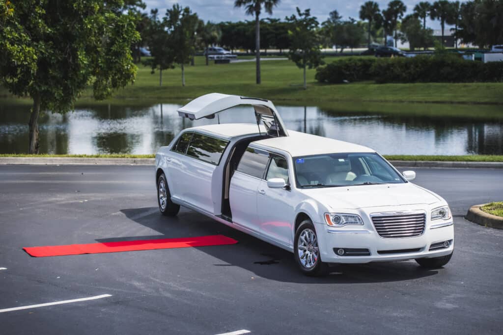 Chrysler 300 Stretch - VIP Limo Ride