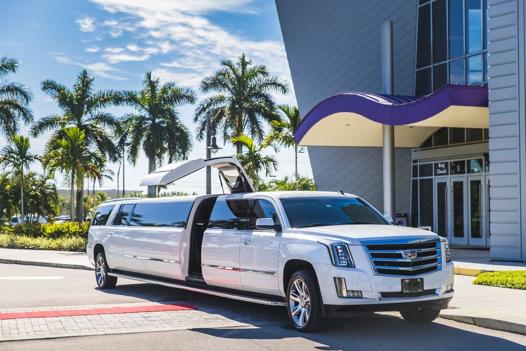 Wedding limo in Naples, Cape Coral, & Fort Myers